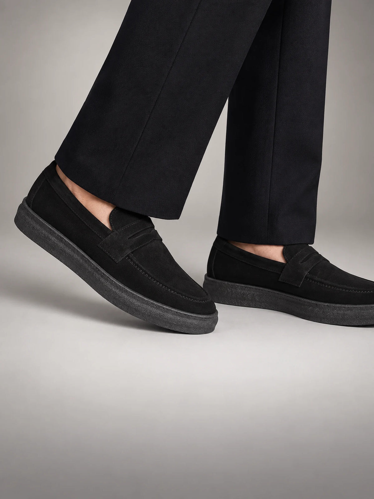 Volantero Men's Casual Slip-On Loafers in Black, front view