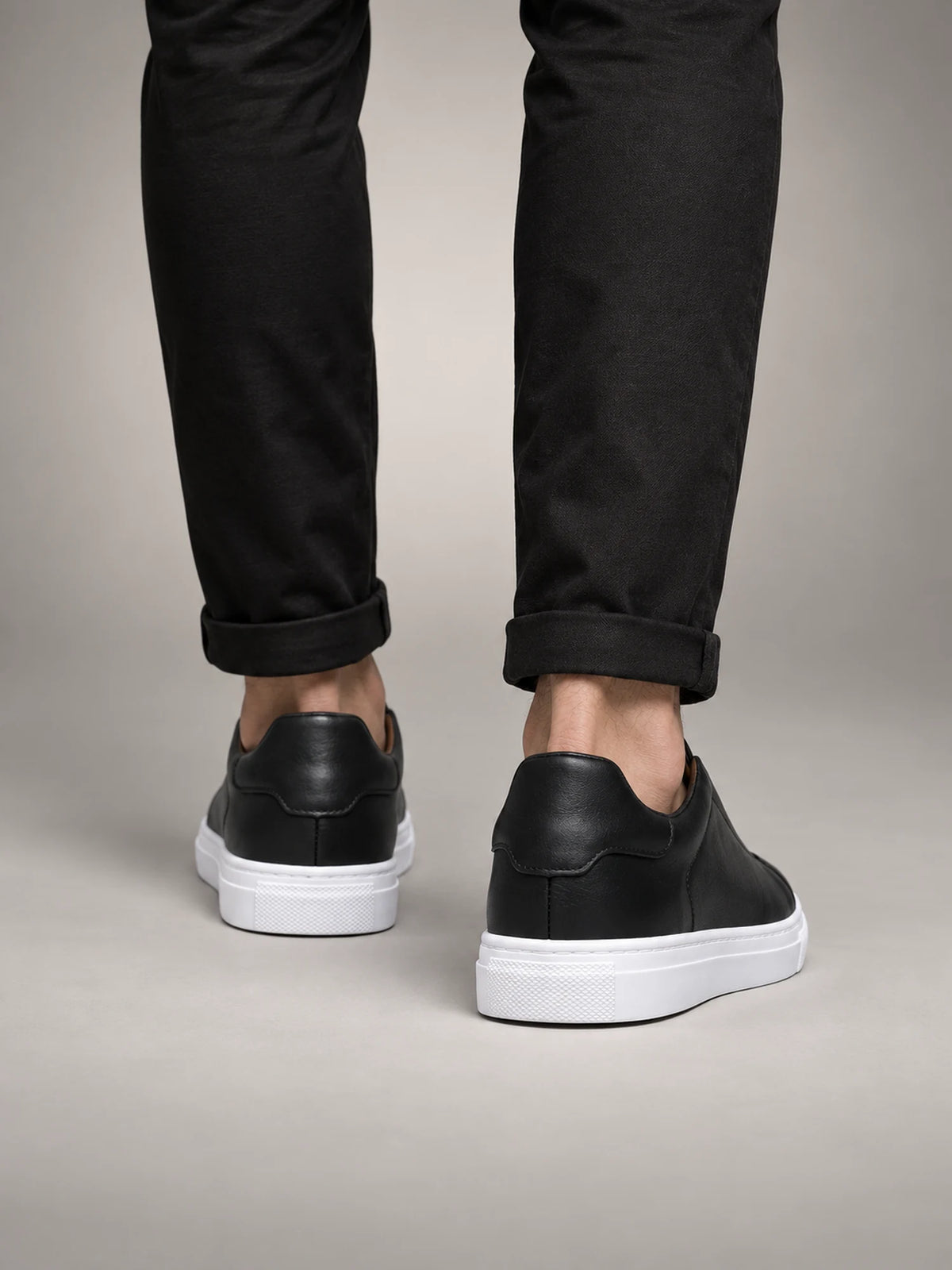 Volantero Men's Laceless Classic Sneakers in Black, back view