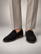 Volantero Men's Classic Penny Loafers in Black, front view