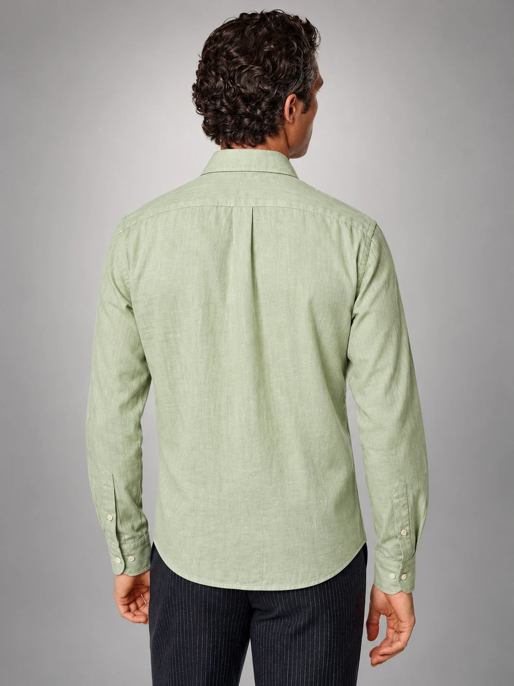 Volantero Men's Linen Shirt in Light Green, back view