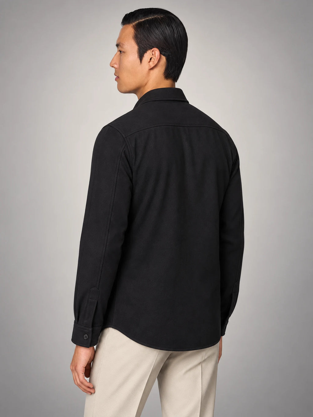 Volantero Men's Twin Pocket Overshirt Slim-Fit in Black, back view