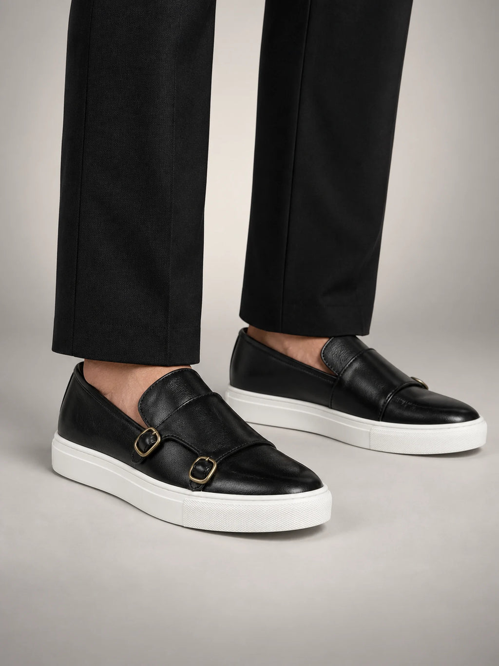 Volantero Men's Casual Leather Loafers in Black, front view