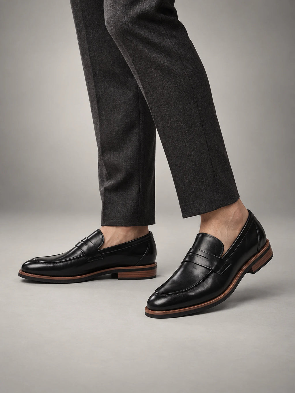 Volantero Men's Classic Leather Penny Loafers in Black, hover view