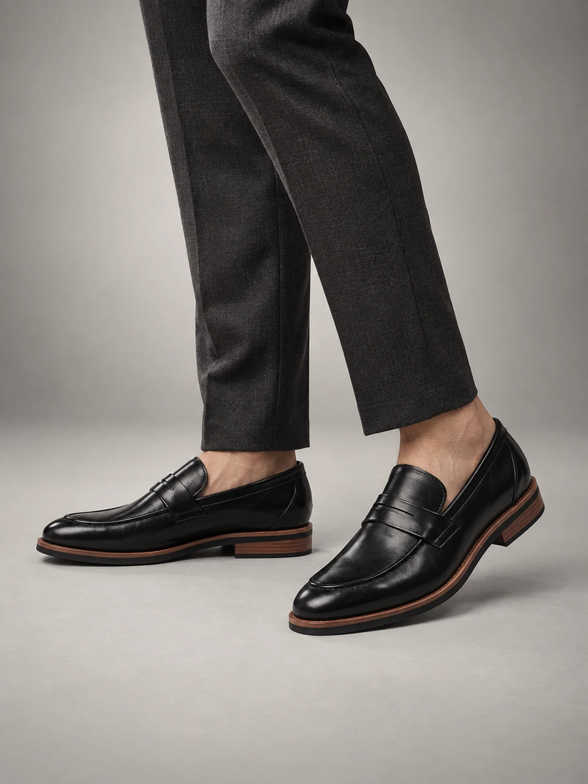 Volantero Men's Classic Leather Penny Loafers in Black, hover view