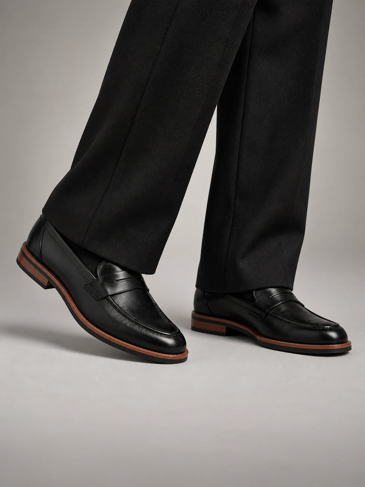 Volantero Men's Classic Leather Penny Loafers in Black, main view