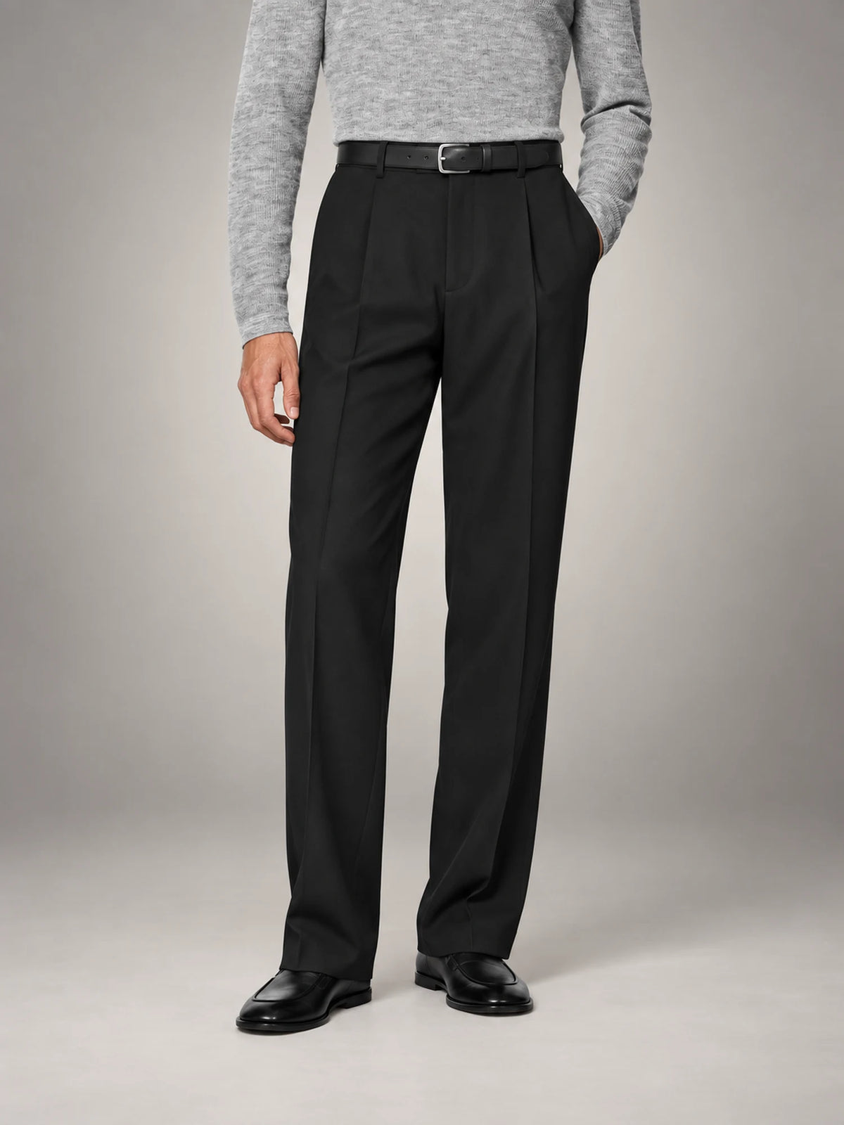 Volantero Men's Oversized Relaxed-Fit Trousers in Black, front view