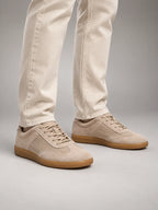Volantero Men's Classic Low-Top Trainers in Beige, hover view