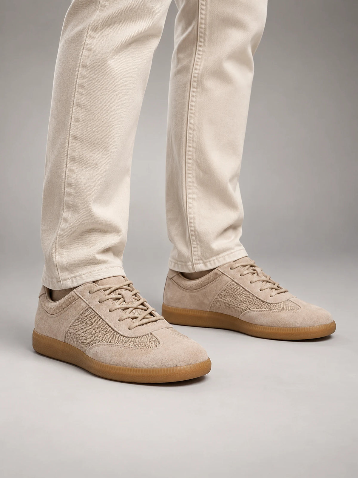 Volantero Men's Classic Low-Top Trainers in Beige, hover view