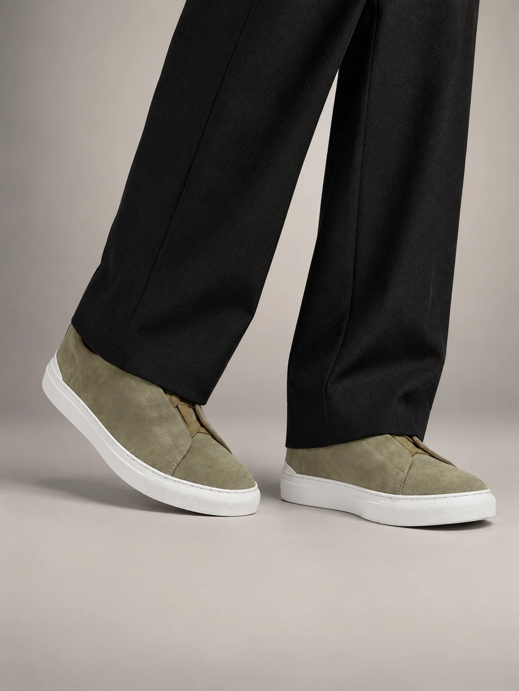 Volantero Men's Suede Sneakers in Green, front view
