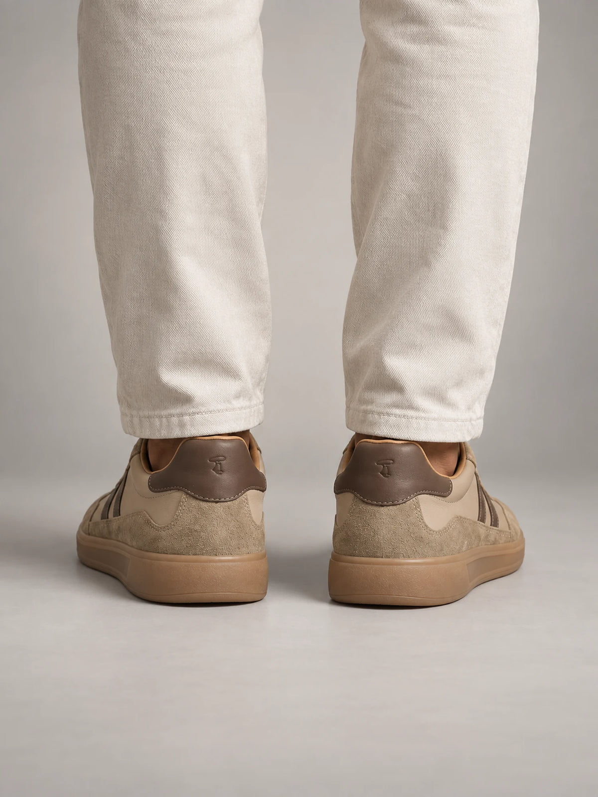 Volantero Men's Classic Retro Sneakers in Brown, back view