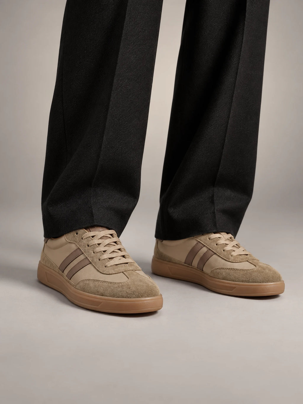 Volantero Men's Classic Retro Sneakers in Brown, front view