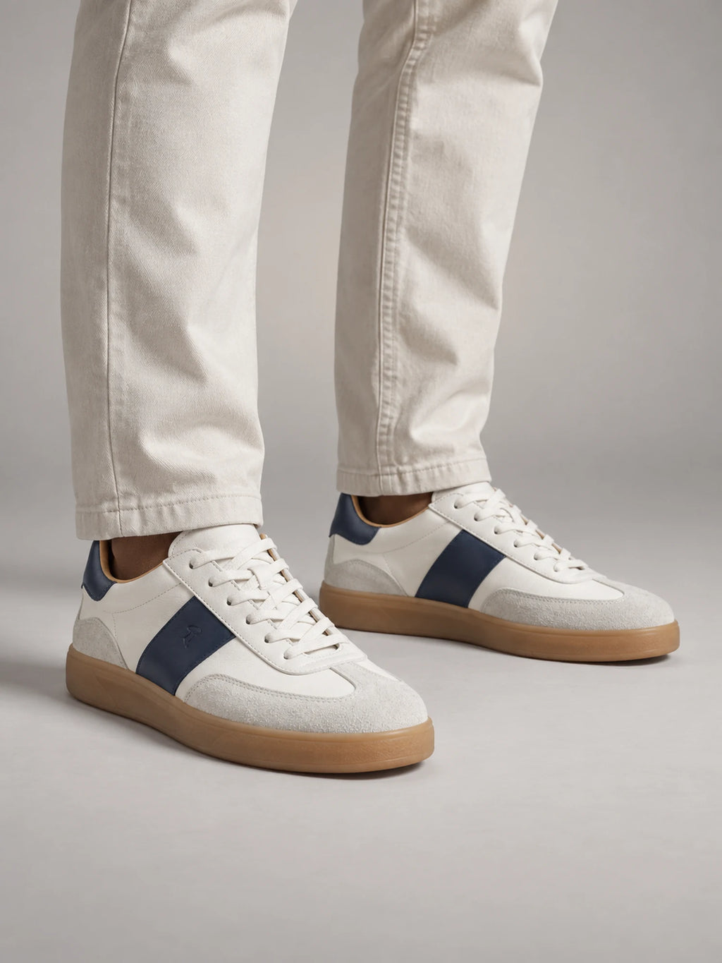 Volantero Men's Classic Retro Sneakers in White, hover view