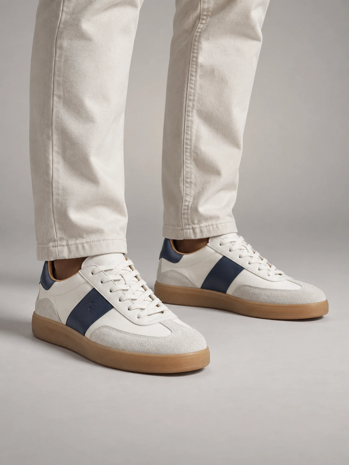 Volantero Men's Classic Retro Sneakers in White, hover view