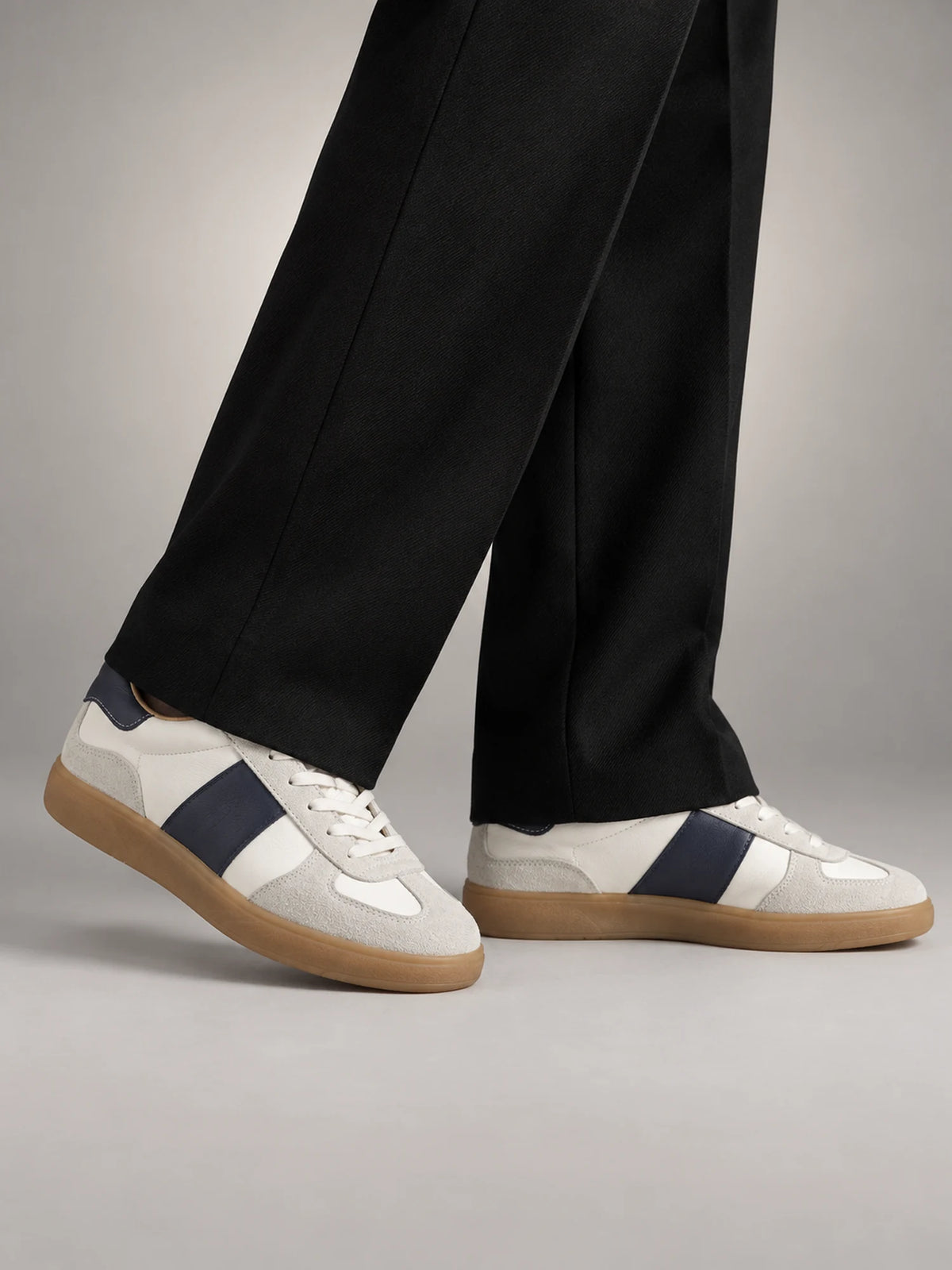 Volantero Men's Classic Retro Sneakers in White, main view