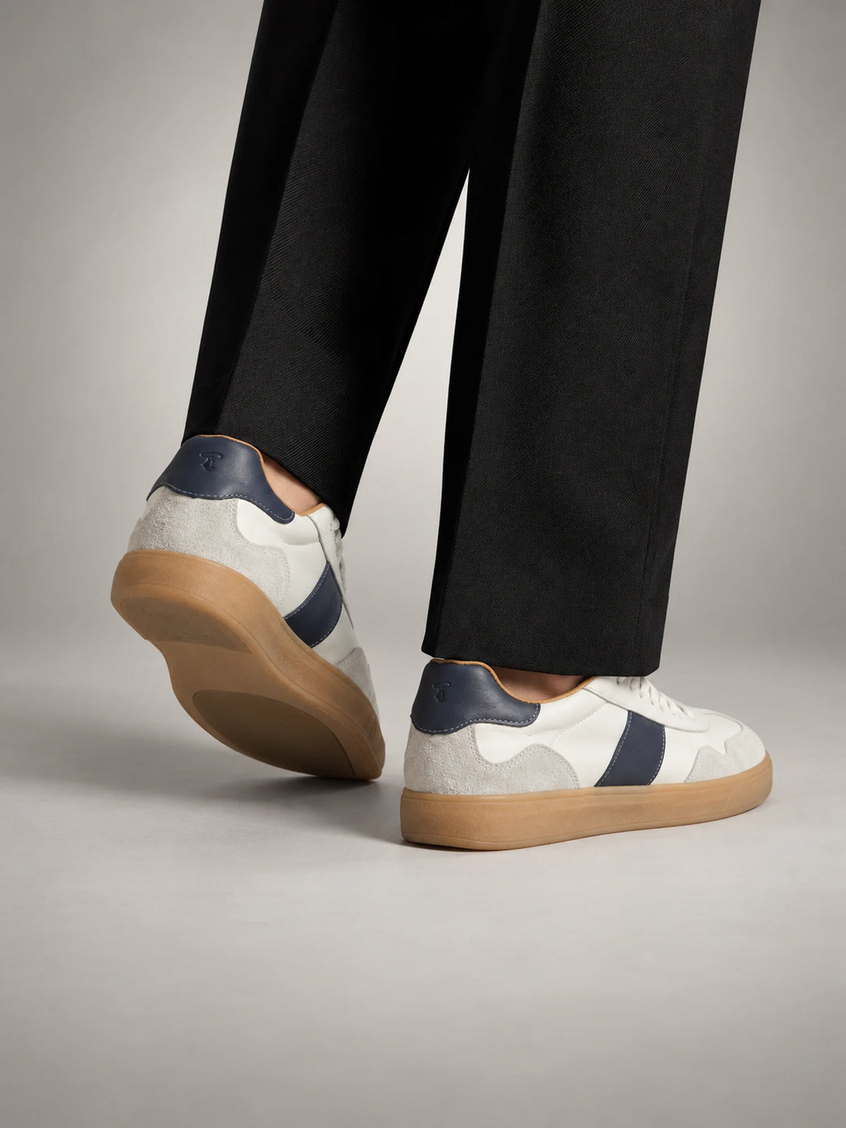Volantero Men's Classic Retro Sneakers in White, side view